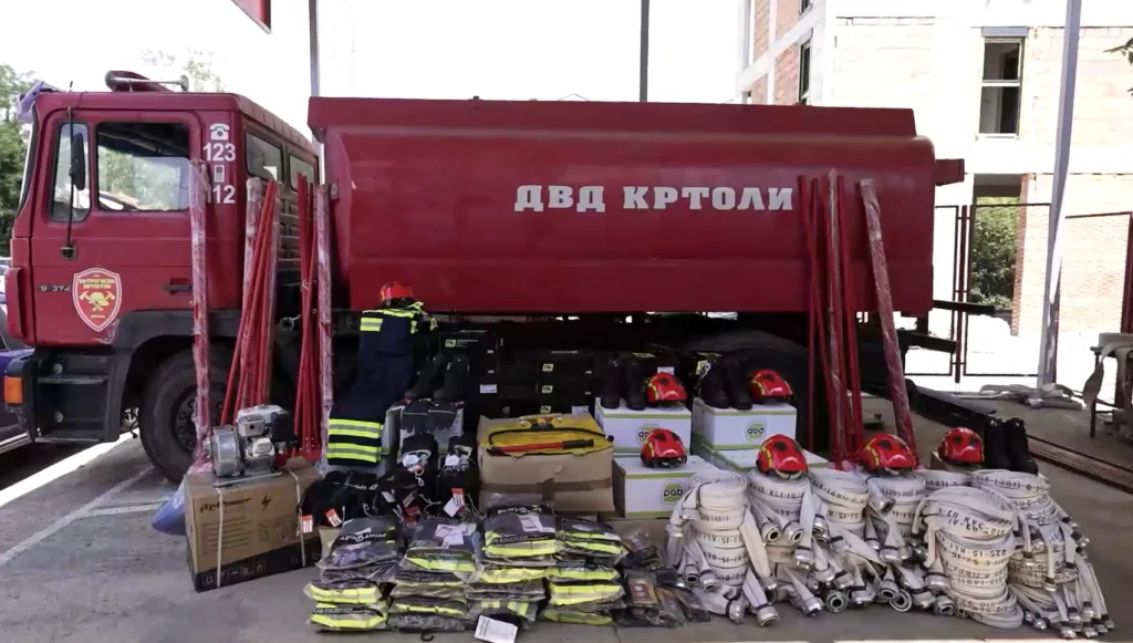 MUP donirao opremu za pet dobrovoljnih vatrogasnih društava