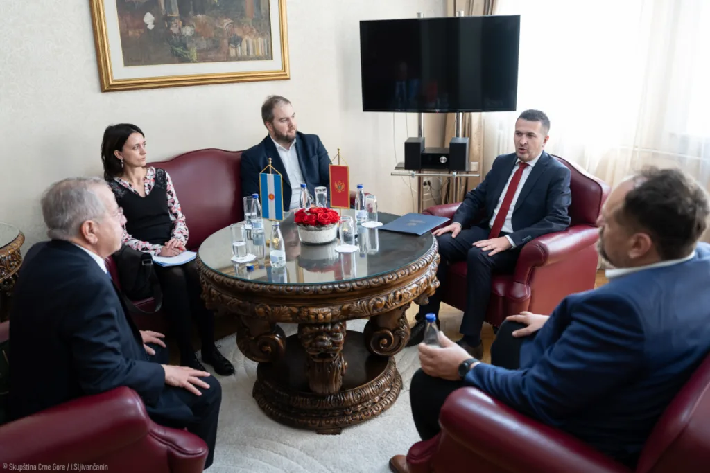 Pejović sa ambasadorom Argentine: Kontinuitet spoljnopolitičkih prioriteta Crne Gore pokazatelj političke zrelosti