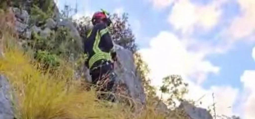 Rizična akcija spašavanja planinara trajala 14 sati: Angažovan i helikopter MUP-a