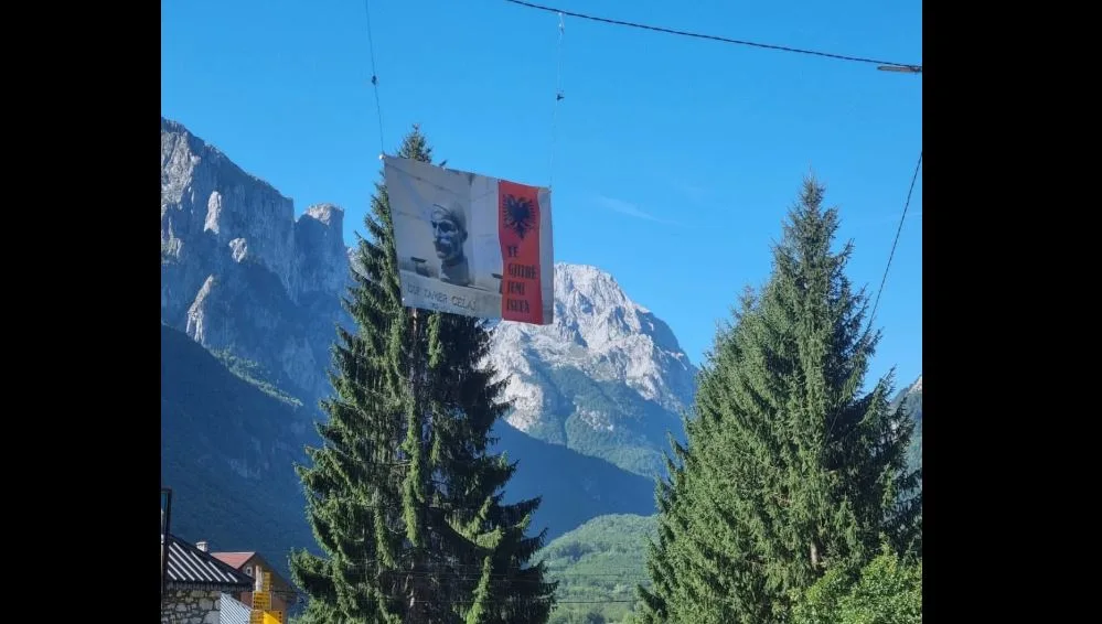 U Gusinju transparenti protiv uklanjanja spomenika Čeliću