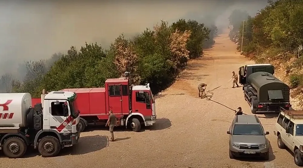 Jedan pripadnik Vojske stradao, drugi teško povrijeđen u prevrtanju cisterne u Kučima