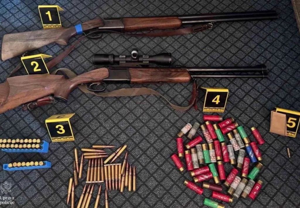 Pretresi u sjevernoj regiji: Oduzeto oružje i municija, podnijete krivične prijave protiv tri osobe