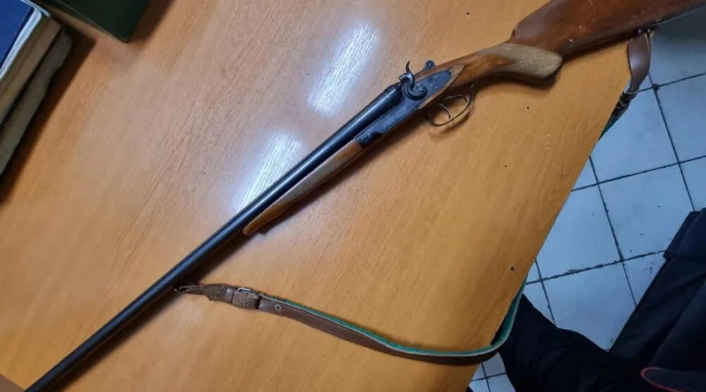 Policija pretresom stana u Risnu pronašla i oduzela pušku u ilegalnom posjedu