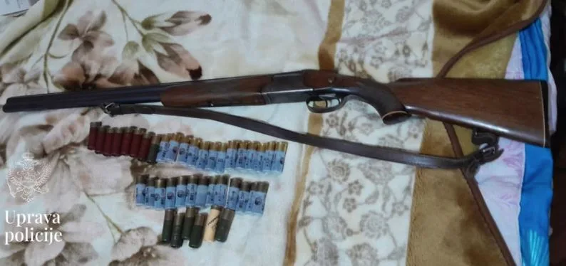 Policija pretresala objekte OKG lica širom države: Oduzete puške, pištolji, uhapšene dvije osobe