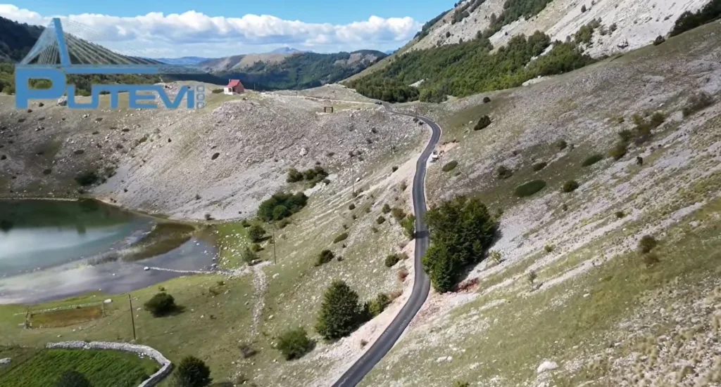 (VIDEO) Asfaltiran put ka Bukumirskom jezeru u dužini od jednog kilometra