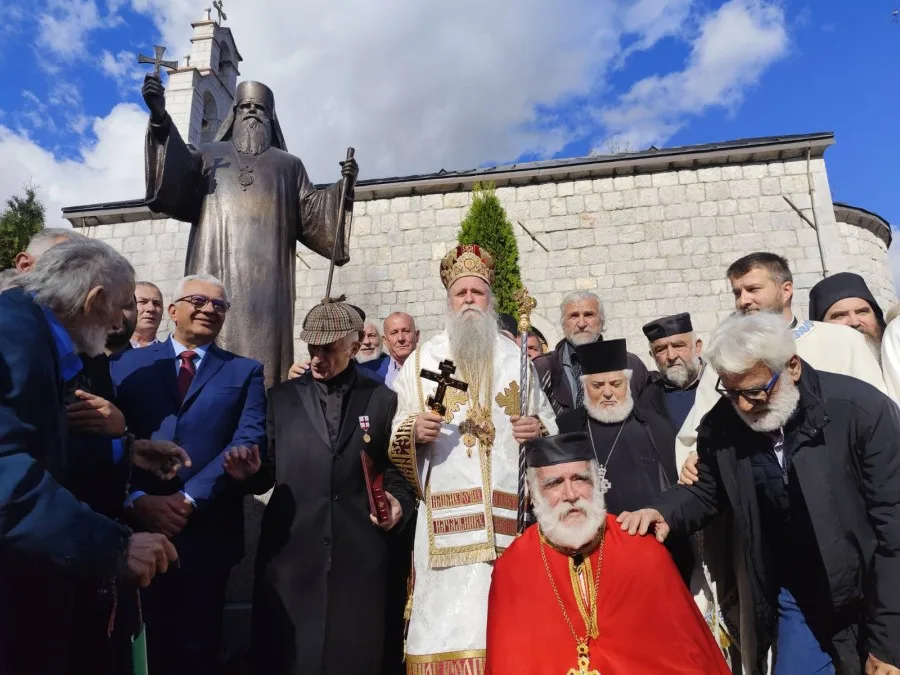 U Kolašinu otkriven spomenik mitropolitu Amfilohiju