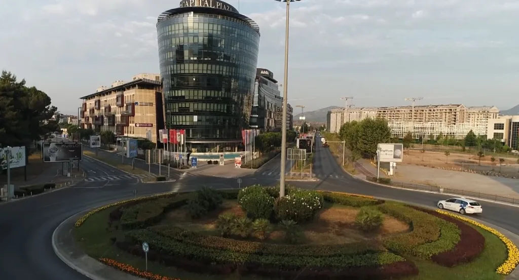 (VIDEO) Počela sadnja zimskog cvijeća na više lokacija u Podgorici