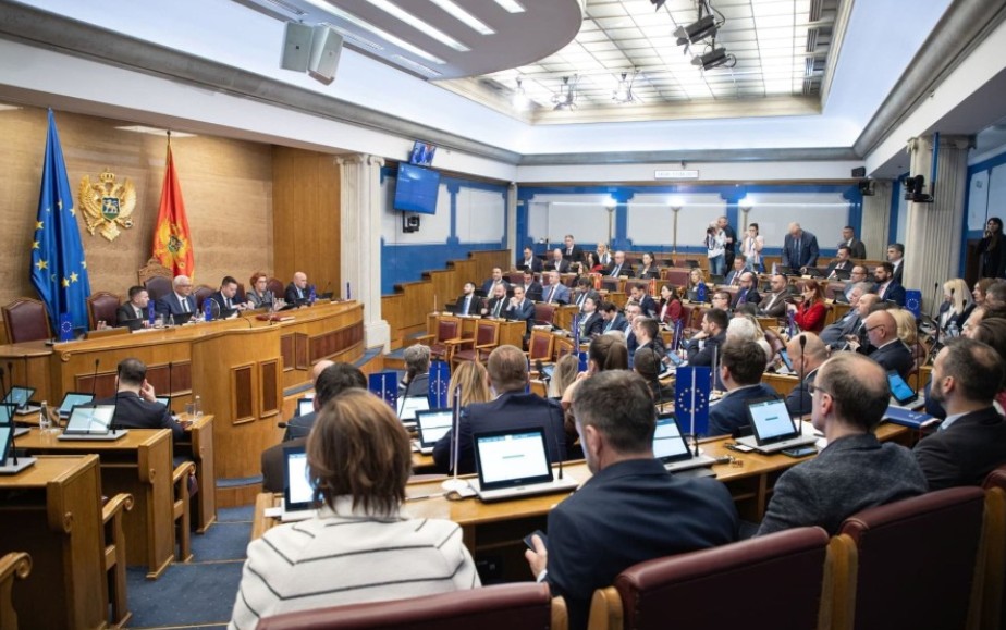 Poslanici danas o kandidatima za sudije Ustavnog suda, razrješenju Šćekića