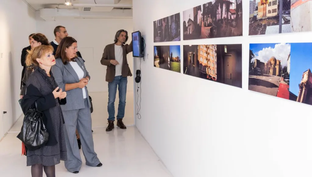 Vujović: Izložba „Želim vidjeti moje planine“ ispisuje jedinstvenu priču savremene umjetnosti