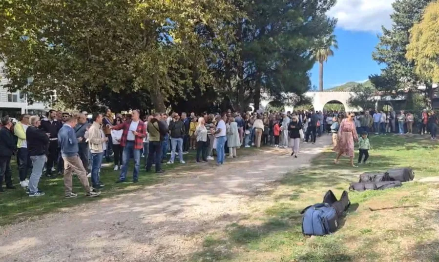 Protest ispred “Slovenske plaže”, ne daju posljednju zelenu oazu u Budvi