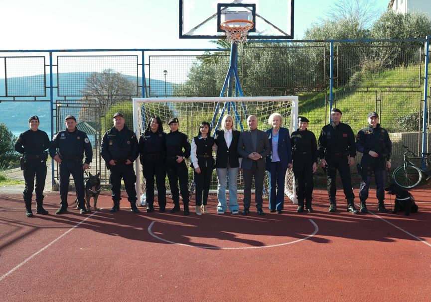 Granična policija u posjeti Dječjem domu “Mladost”: Pažnju među mališanima izazvali službeni psi – Sparta i Rio