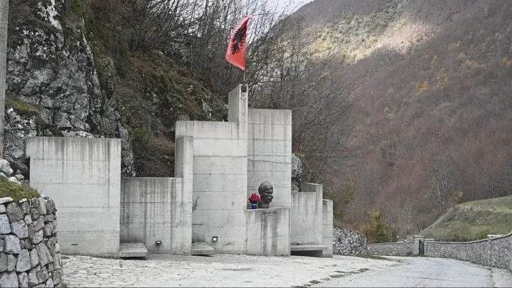 “Priča o spomenicima pokušaj skretanja pažnje sa važnijih tema”