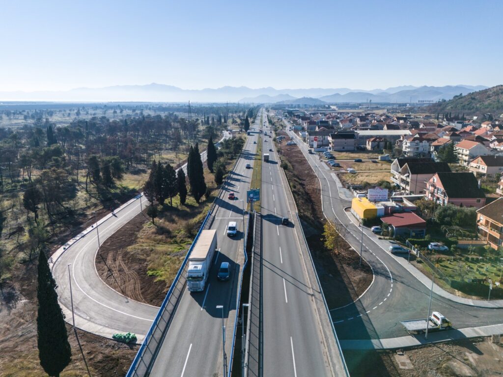 Putevi: Za tri godine u Podgorici izgrađeno 250 kilometara puteva, formirano preko 2.000 parking mjesta