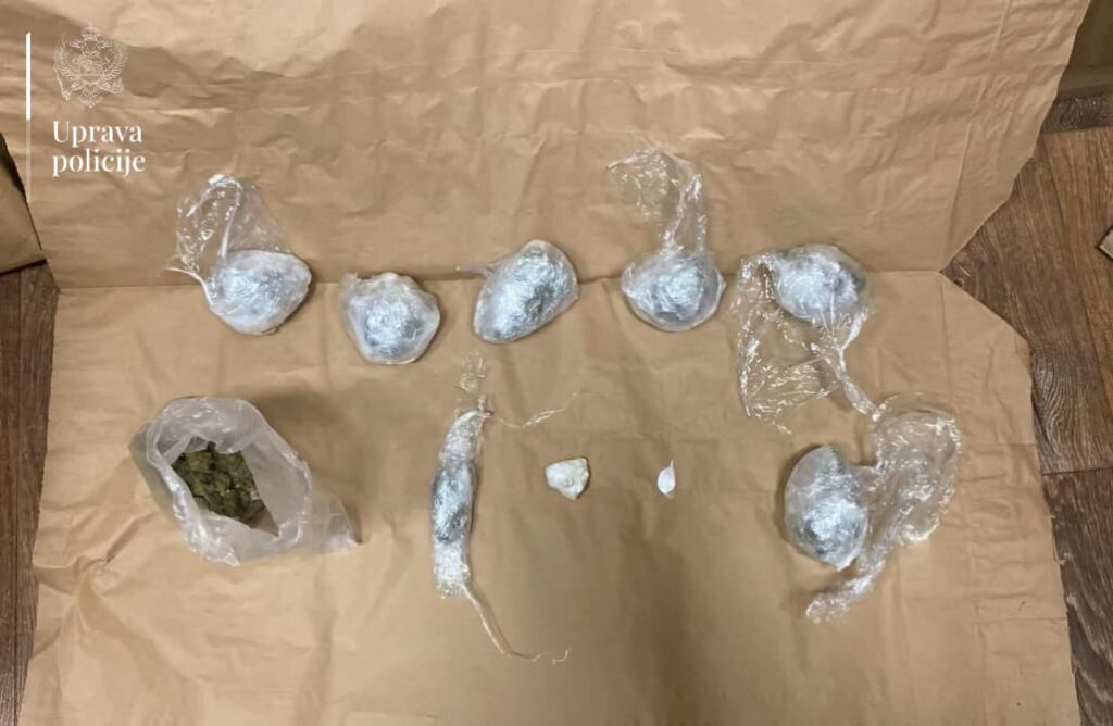 UP: Uhapšena jedna osoba, oduzeto 739 grama kokaina i marihuane, tablete i 3.250 eura