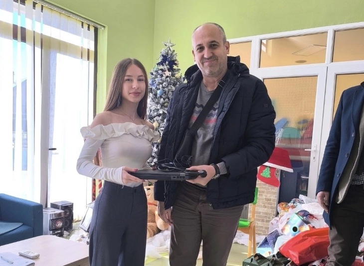 Uprava carina uručila donaciju Dnevnom centru za djecu sa smetnjama u razvoju u Nikšiću