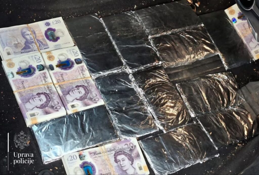 Debeli Brijeg: Kod Grka pronađeno 59.000 funti sakrivenih u vozilu; zabranjen mu ulazak u Crnu Goru
