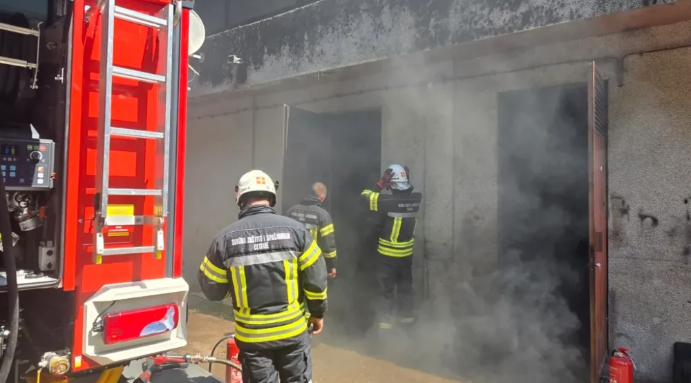 Donacija zaštitne opreme za vatrogasce u tri crnogorske opštine