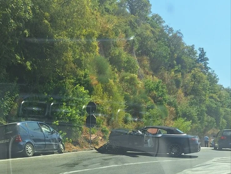 Udes u Petrovcu, lakše povrijeđene tri osobe