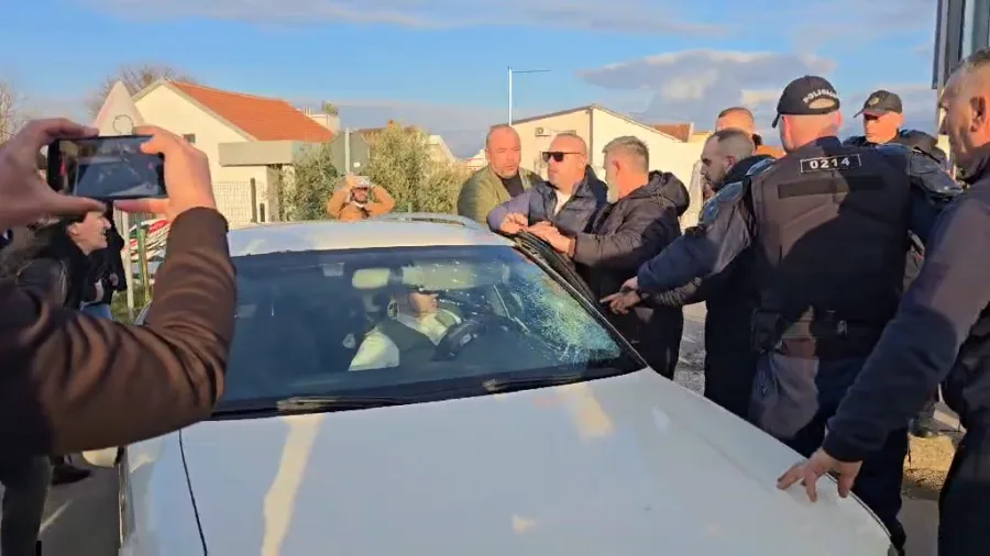 (VIDEO) Incident na kružnom toku, reagovala policija