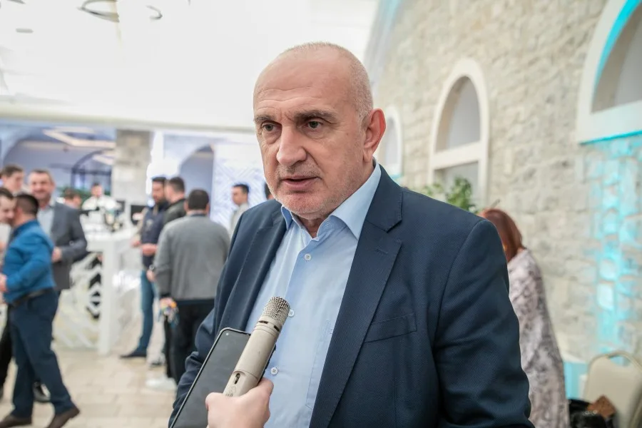 Čelnici državnih agencija dobijali grantove i stambene kredite